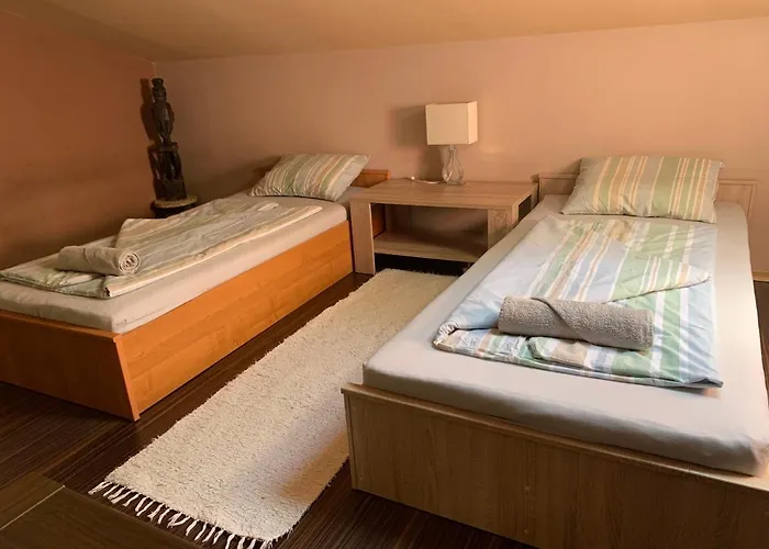 Plaza Apartment *